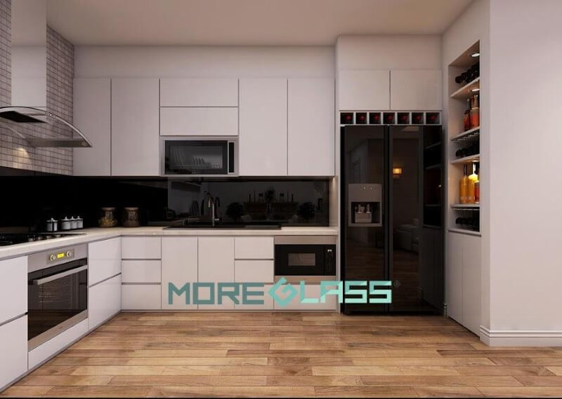 Sắp xếp mẫu kính ốp bếp màu đen cổ điển, sang trọng cho phòng bếp chung cư, nhà ở, biệt thự.